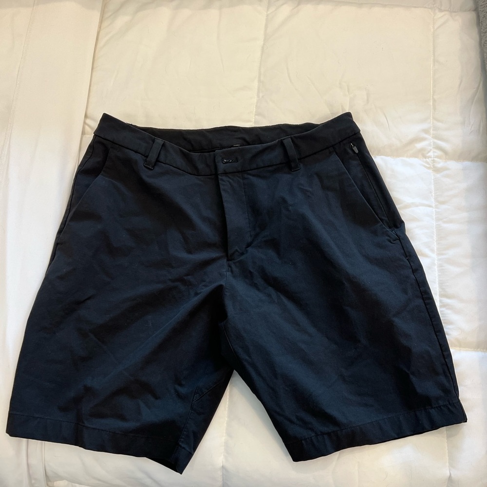 Commission short classic lululemon size 33 in black